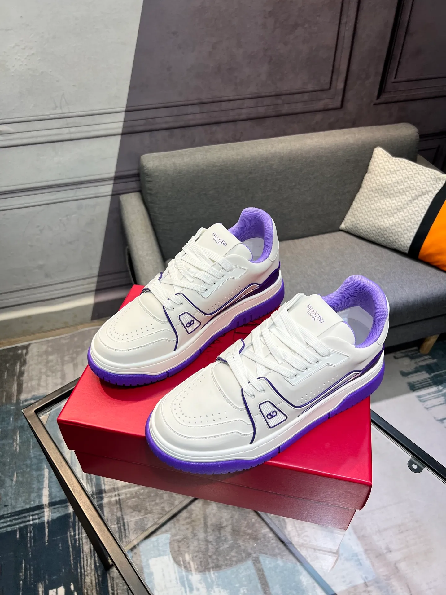 Men's Men's Shoes 💰660 Valentino 2023 early autumn new star shoes are now online! Wang Hedi and Ren Jialun have been worn by many celebrities. Who can refuse the same couple shoes as Wang Hedi! The design of Stars Stab My Heart is cool and spicy. The material of the shoes is cowhide, and every color is beautiful! Size 35-40, men’s size 39-44 (women’s 41, men’s 38, 45🉑️customized)